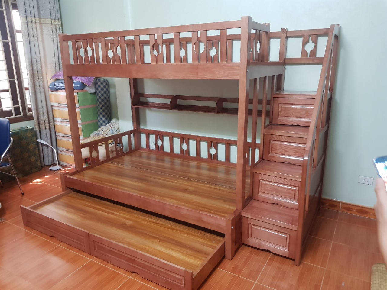 Giường tầng chất liệu gỗ tần bì